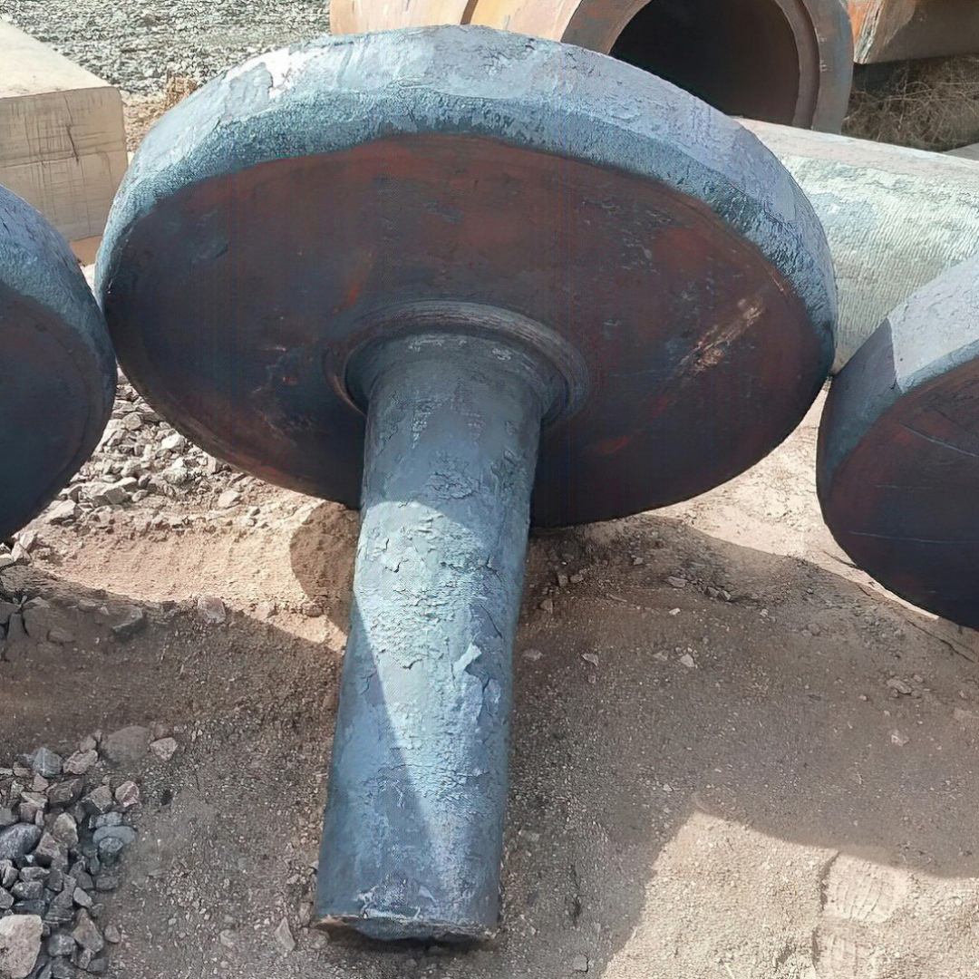 Boulons principaux du moteur marin